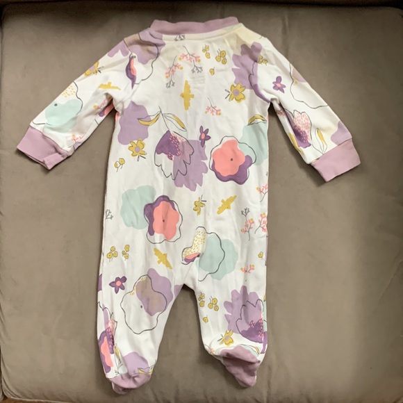 3/$25 bundle of Carter’s Onesies - Picture 4 of 9